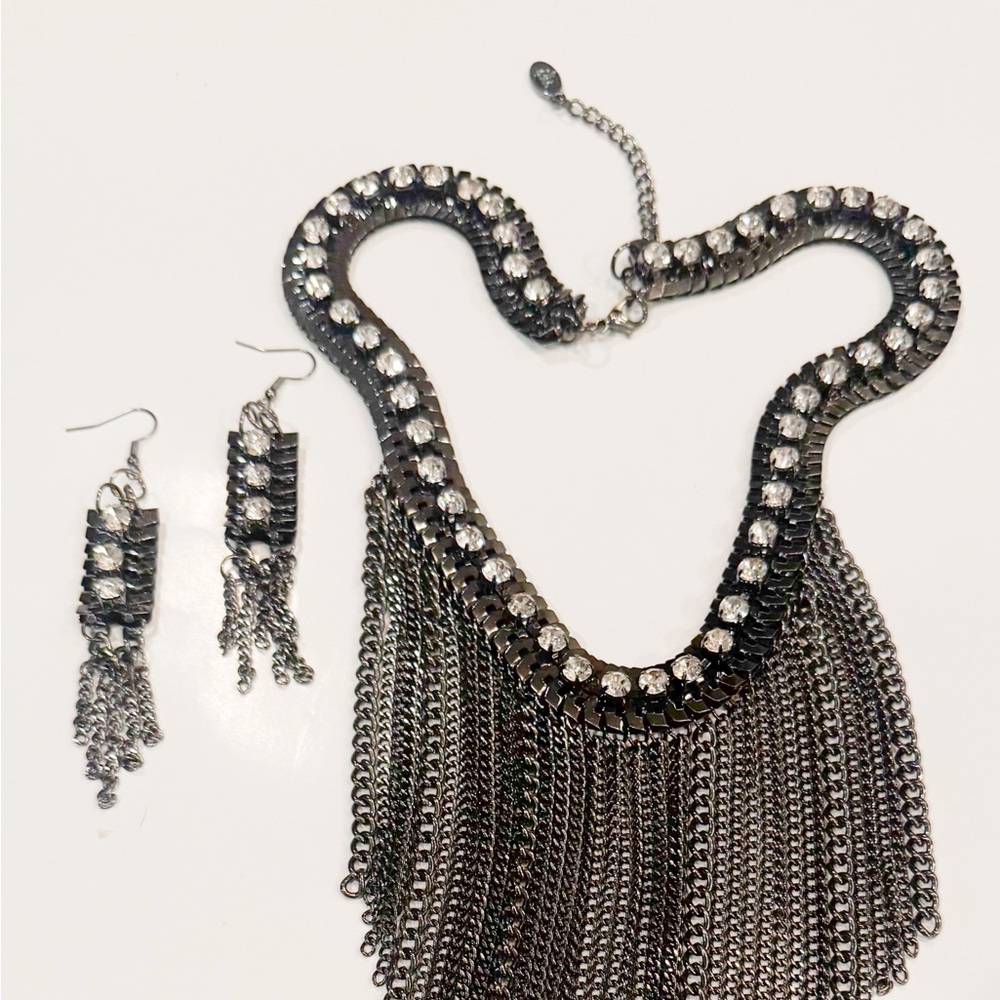 AMAZING statement chain necklace that will have you standing out from the crowd! - Picture 2 of 2